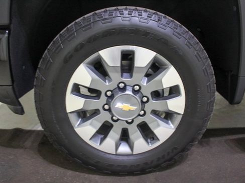 Used 2024 Chevrolet Silverado 2500 Custom w/ Custom Value Package image 18