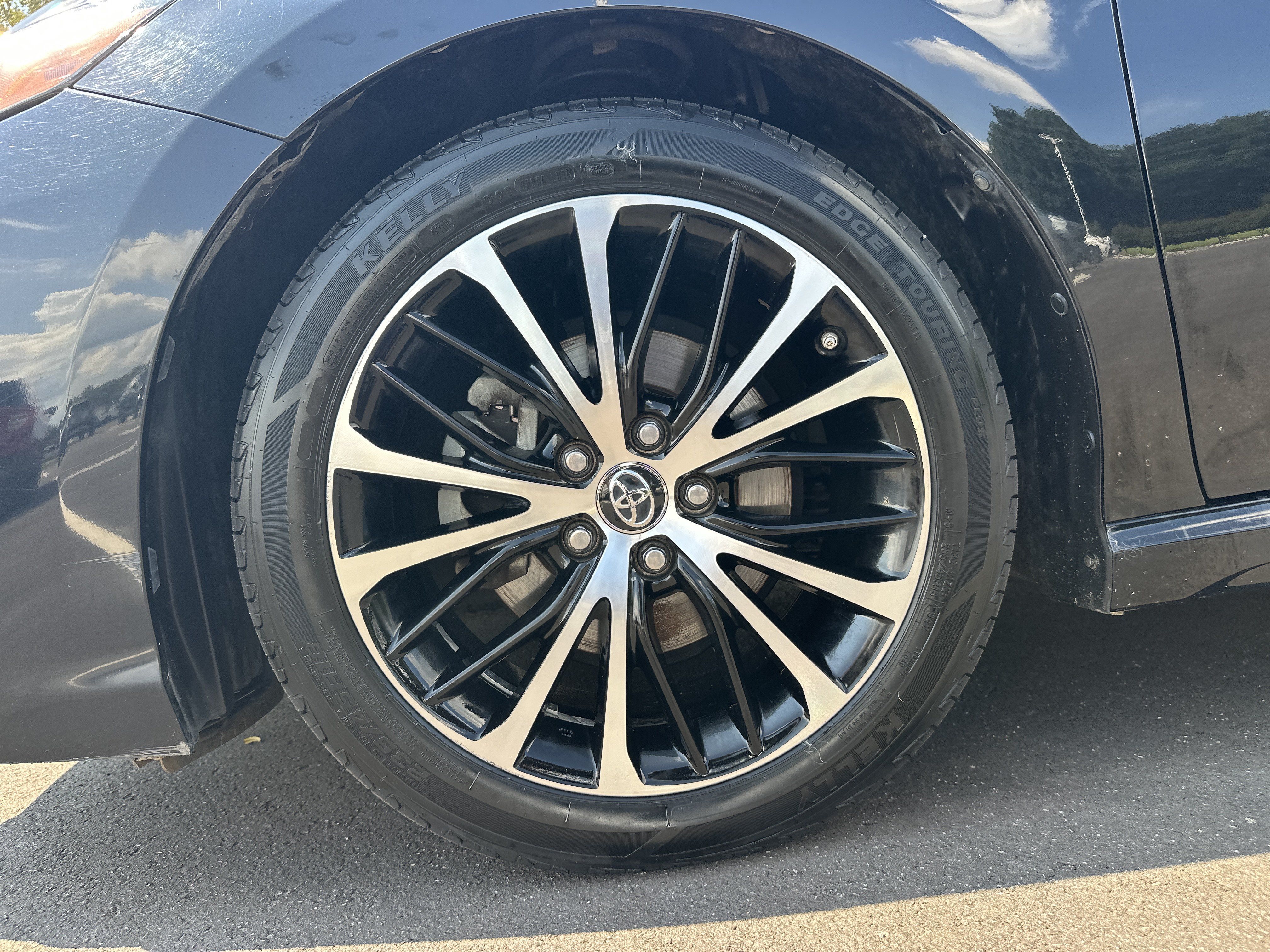 Used 2018 Toyota Camry SE FWD image 12