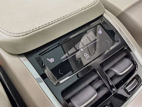 Certified 2023 Volvo XC90 B6 Plus w/ Protection Package Premier AWD/4WD image 27