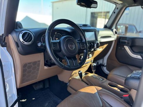 Used 2014 Jeep Wrangler Unlimited Sahara w/ Max Tow Package image 10