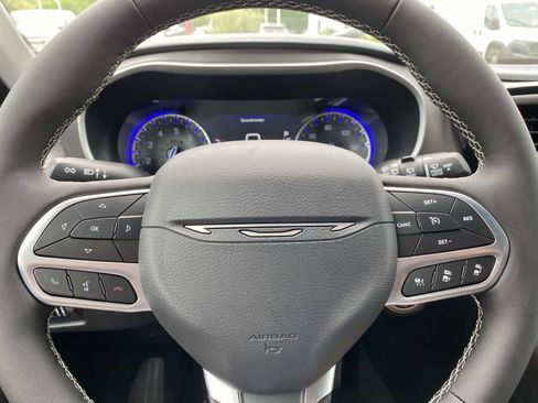 New 2027 Chrysler Pacifica Select FWD image 13