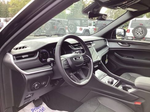 New 2025 Jeep Grand Cherokee L Altitude AWD/4WD image 30
