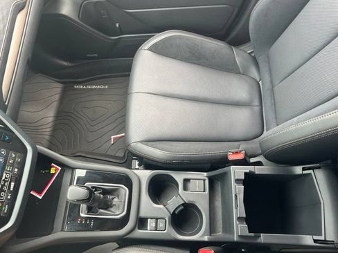 Used 2025 Subaru Forester Touring AWD/4WD image 19