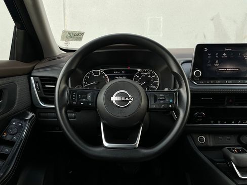 Used 2023 Nissan Rogue SV image 32