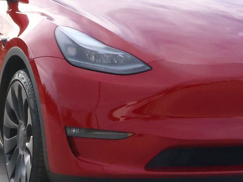Used 2022 Tesla Model Y Performance image 7