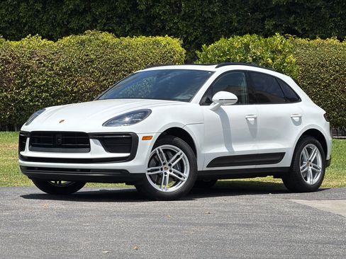 Certified 2023 Porsche Macan AWD/4WD image 1