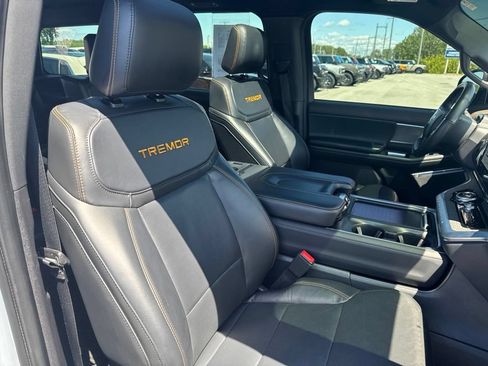 Used 2025 Ford Expedition Tremor AWD/4WD image 43