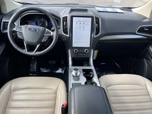 Used 2024 Ford Edge SEL w/ Convenience Package AWD/4WD image 3