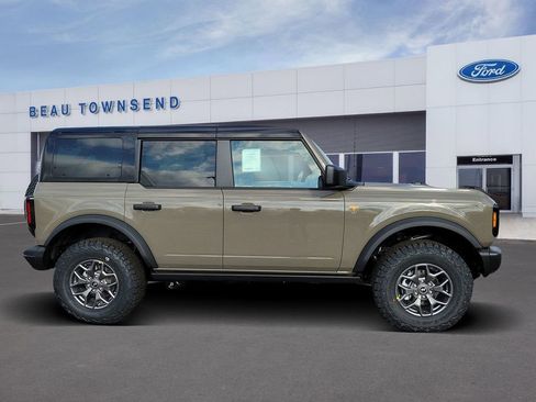 New 2025 Ford Bronco Badlands image 3