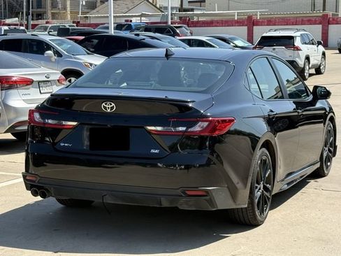 Used 2025 Toyota Camry SE FWD image 4