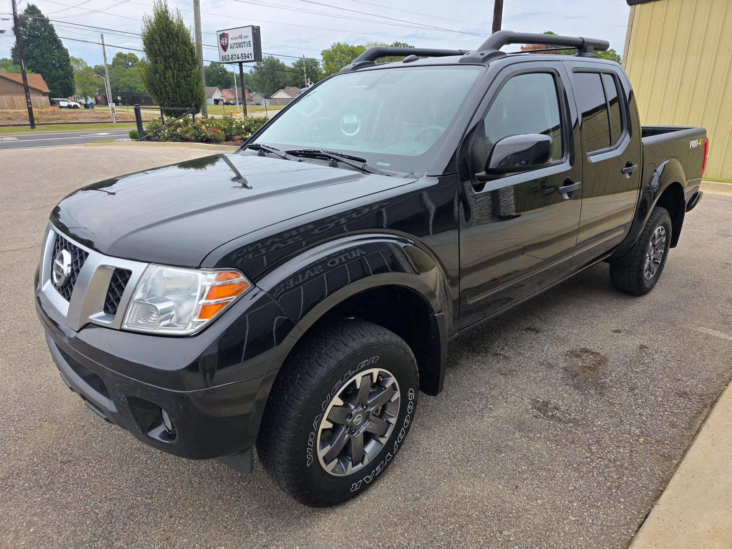 Used 2020 Nissan Frontier PRO-4X w/ Pro-4x Utility Package AWD/4WD image 4