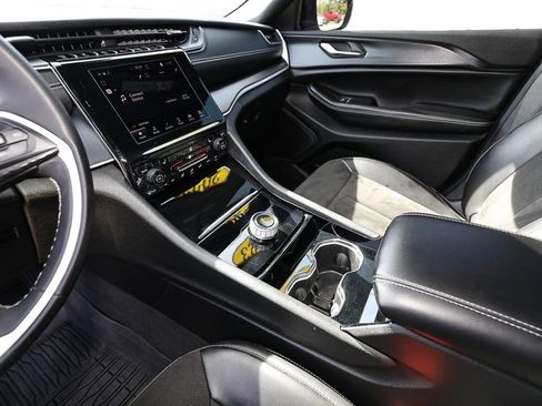 Used 2023 Jeep Grand Cherokee Altitude image 19