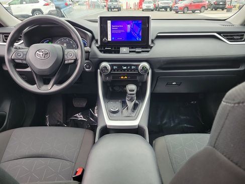 Used 2025 Toyota RAV4 XLE image 9
