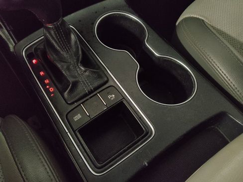 Used 2018 Kia Sorento SX image 26