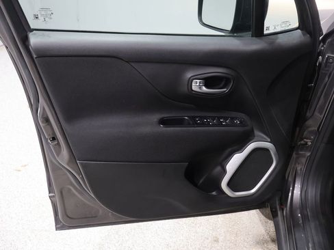 Certified 2018 Jeep Renegade Latitude w/ UConnect 8.4 Nav Group AWD/4WD image 13