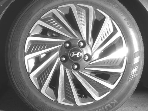 Used 2025 Hyundai Sonata SEL FWD image 12