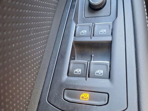 Used 2025 Volkswagen Atlas SE image 20