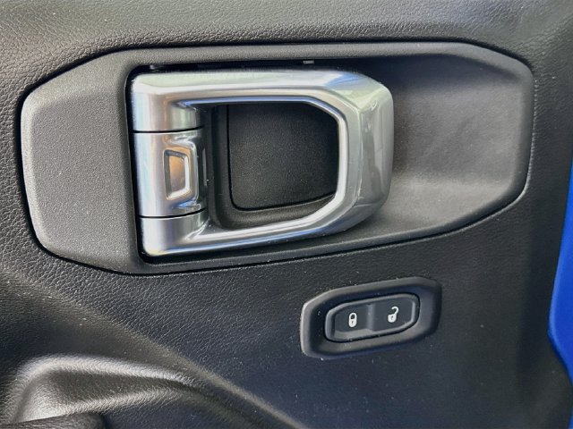 Used 2025 Jeep Wrangler Sport AWD/4WD image 21