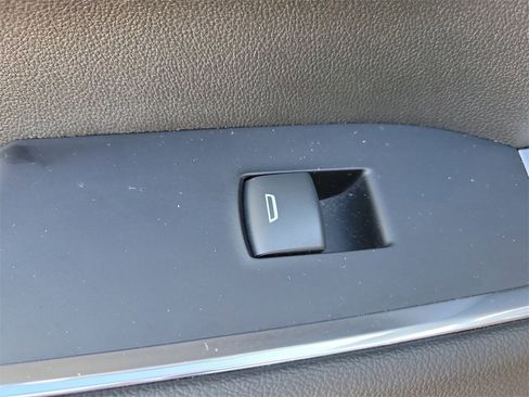 Used 2022 Chevrolet Silverado 1500 LT image 19