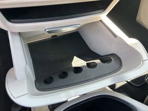 Used 2023 Chrysler Pacifica Touring-L FWD image 34