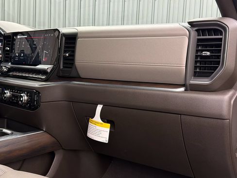 Used 2026 GMC Sierra 1500 SLT AWD/4WD image 38