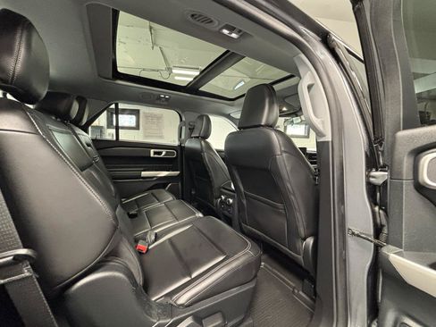 Used 2021 Ford Explorer XLT w/ Equipment Group 202A AWD/4WD image 16