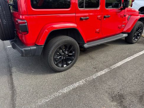 Used 2021 Jeep Wrangler Unlimited Sahara w/ Cold Weather Group AWD/4WD image 6