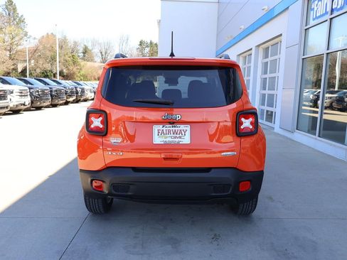 Used 2019 Jeep Renegade Latitude AWD/4WD image 6