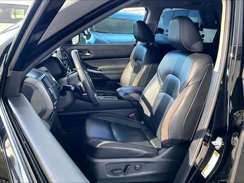 Certified 2023 Nissan Pathfinder SL w/ Lighting Package (N92) image 7