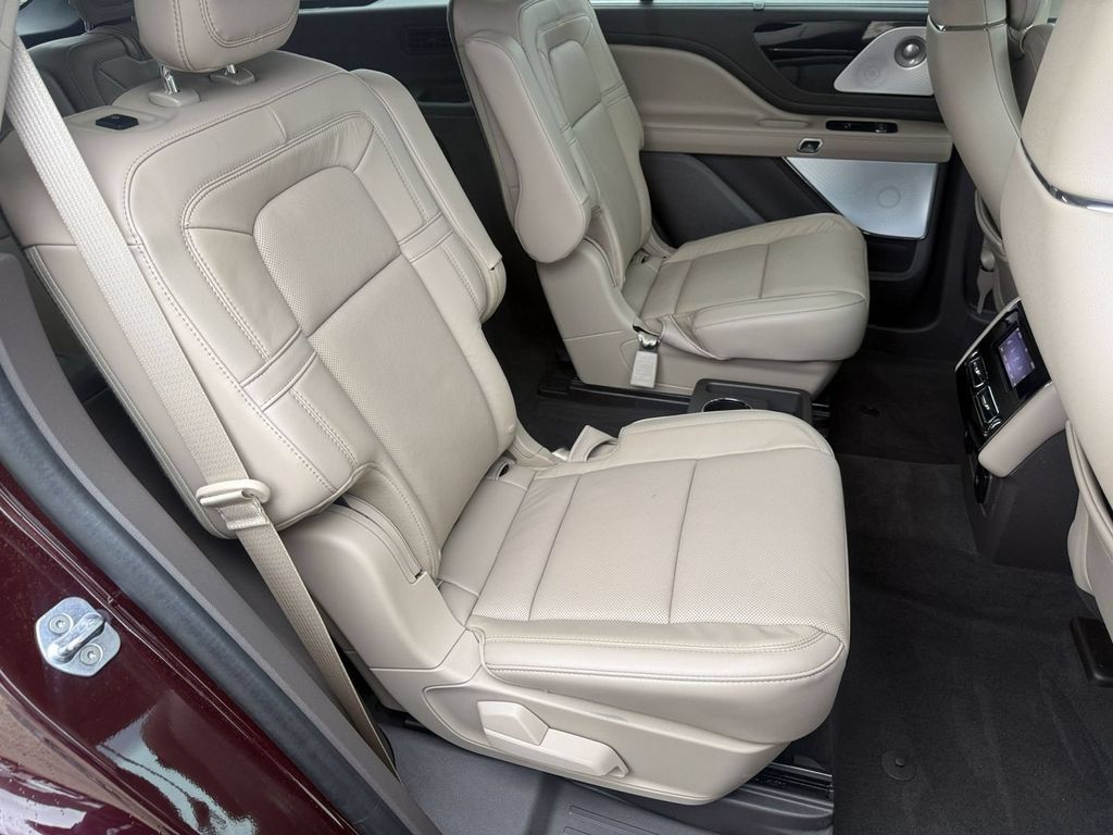 Certified 2024 Lincoln Aviator Reserve w/ Equipment Group 201A AWD/4WD image 31