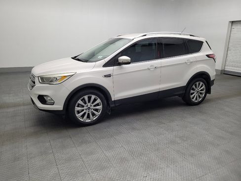 Used 2017 Ford Escape Titanium image 2