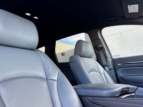 Used 2024 Buick Enclave Premium image 18