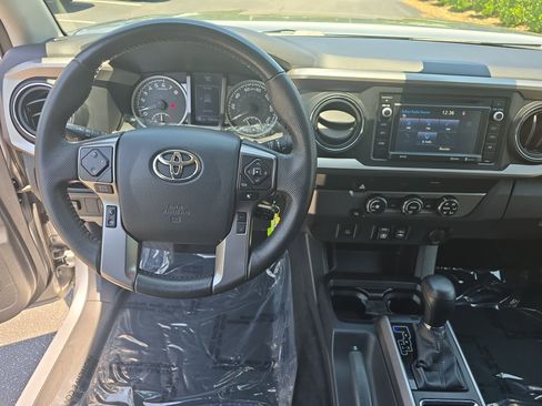 Used 2019 Toyota Tacoma SR5 RWD image 15
