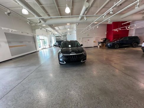 Used 2025 Kia Sportage LX FWD image 16