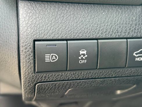 Used 2019 Toyota Camry SE FWD image 23