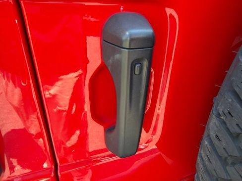 Used 2021 Jeep Wrangler Unlimited Sahara AWD/4WD image 9