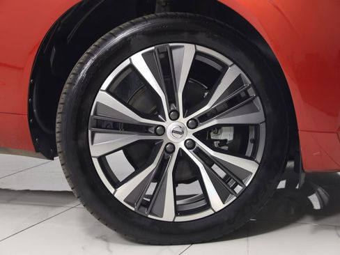 Used 2022 Volvo XC60 B5 Momentum image 14