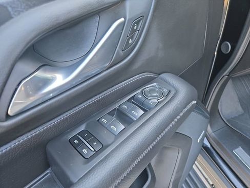 Used 2024 GMC Yukon XL Denali image 5