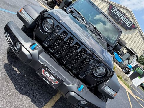 Used 2023 Jeep Wrangler Unlimited w/ Cold Weather Group AWD/4WD image 9