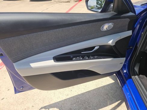 Used 2025 Hyundai Elantra Limited FWD image 14