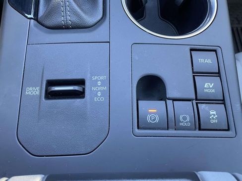 Used 2023 Toyota Highlander XLE image 22