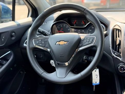 Used 2019 Chevrolet Cruze LT FWD image 18