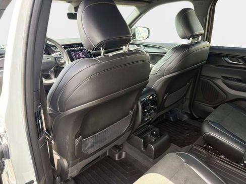 Used 2025 Jeep Grand Cherokee L Altitude image 13