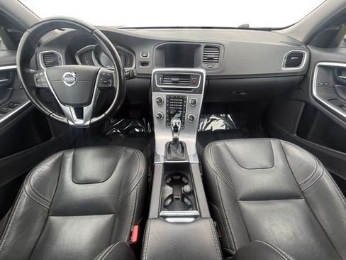 Used 2018 Volvo V60 T5 Dynamic w/ Vision Package image 27