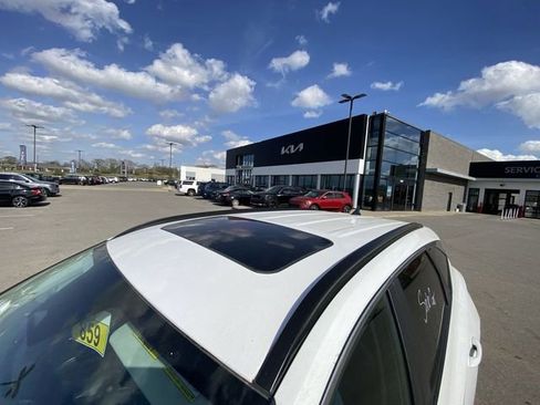 Used 2023 Hyundai Tucson SEL w/ Convenience Package image 3