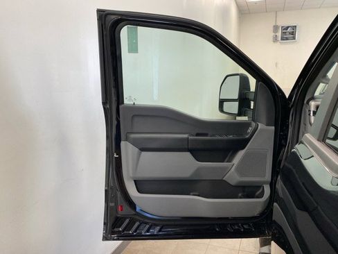 New 2025 Ford F350 XL w/ XL Chrome Package image 9