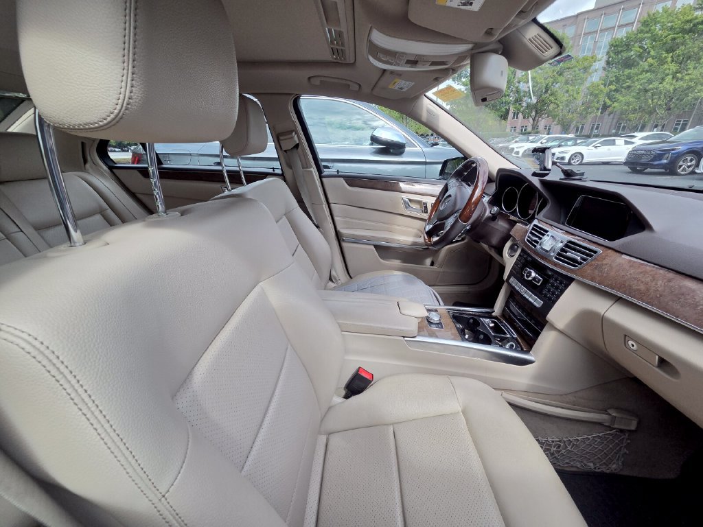 Used 2014 Mercedes-Benz E 350 4MATIC Sedan image 12