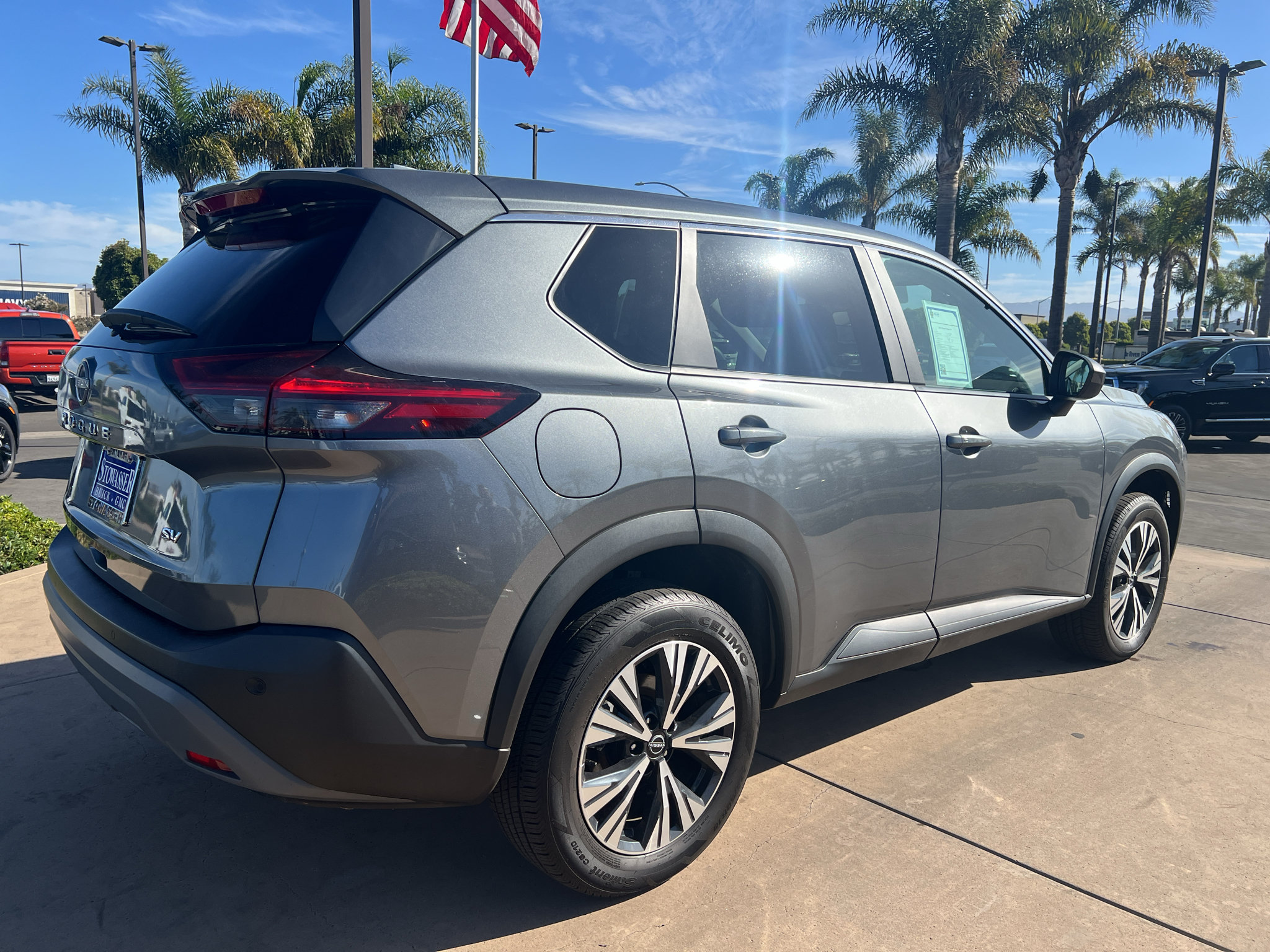 Used 2023 Nissan Rogue SV FWD image 5