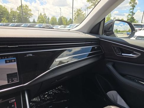 Used 2023 Audi Q8 Prestige AWD/4WD image 24
