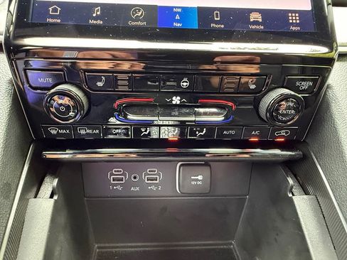 Used 2024 Jeep Grand Cherokee Limited AWD/4WD image 26